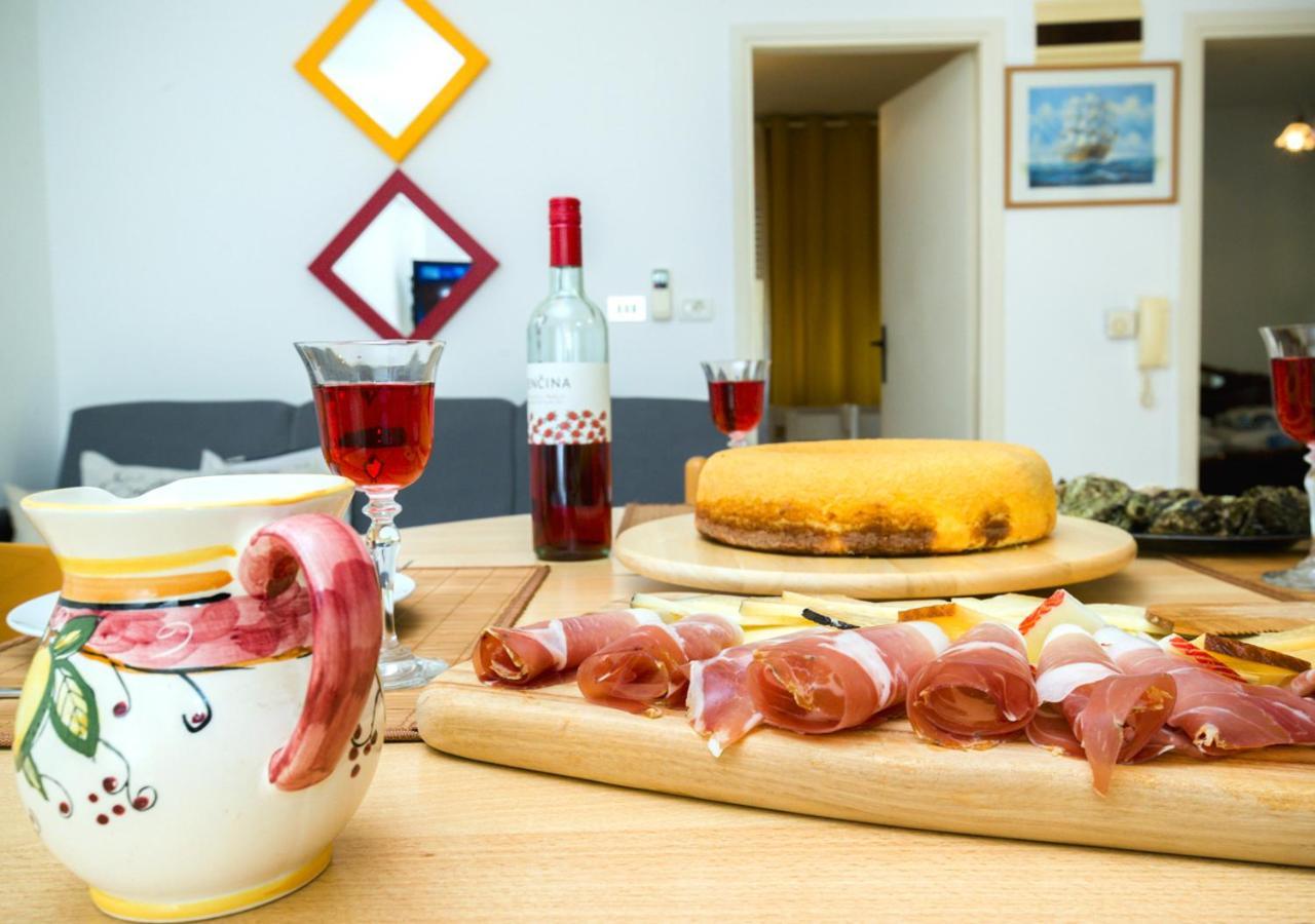 Apartment Dora Umag Luaran gambar