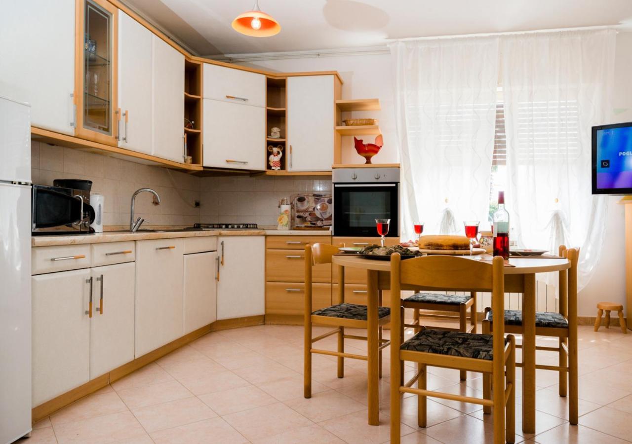 Apartment Dora Umag Luaran gambar