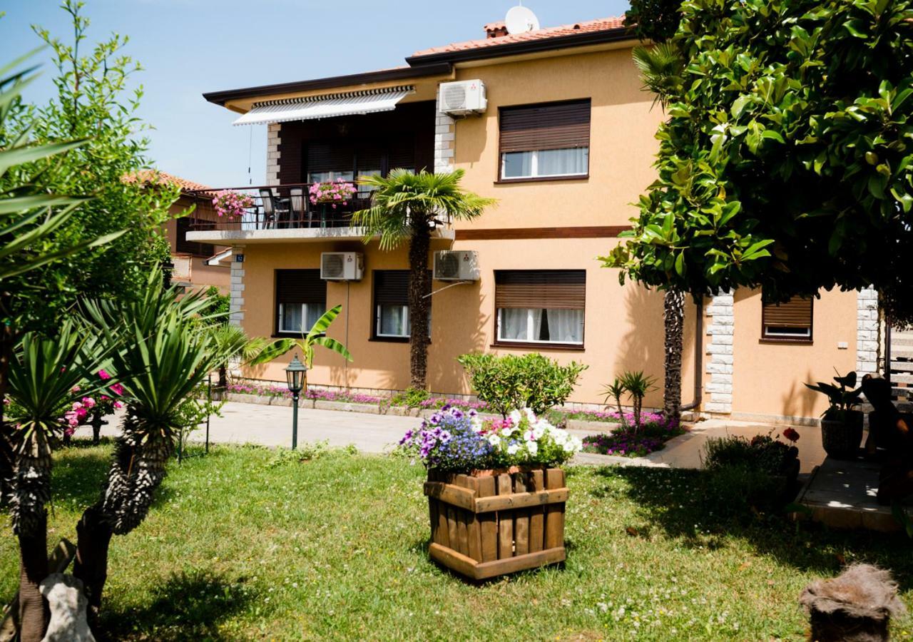 Apartment Dora Umag Luaran gambar