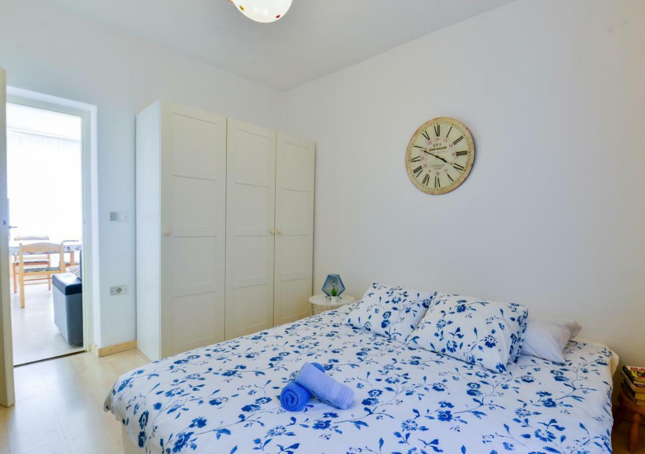 Apartment Dora Umag Luaran gambar