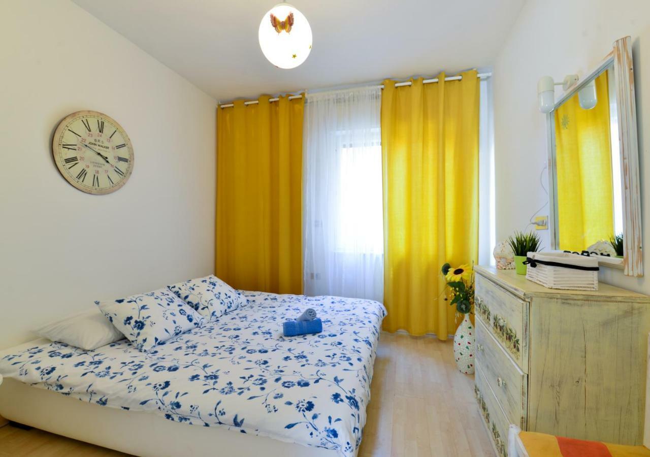 Apartment Dora Umag Luaran gambar