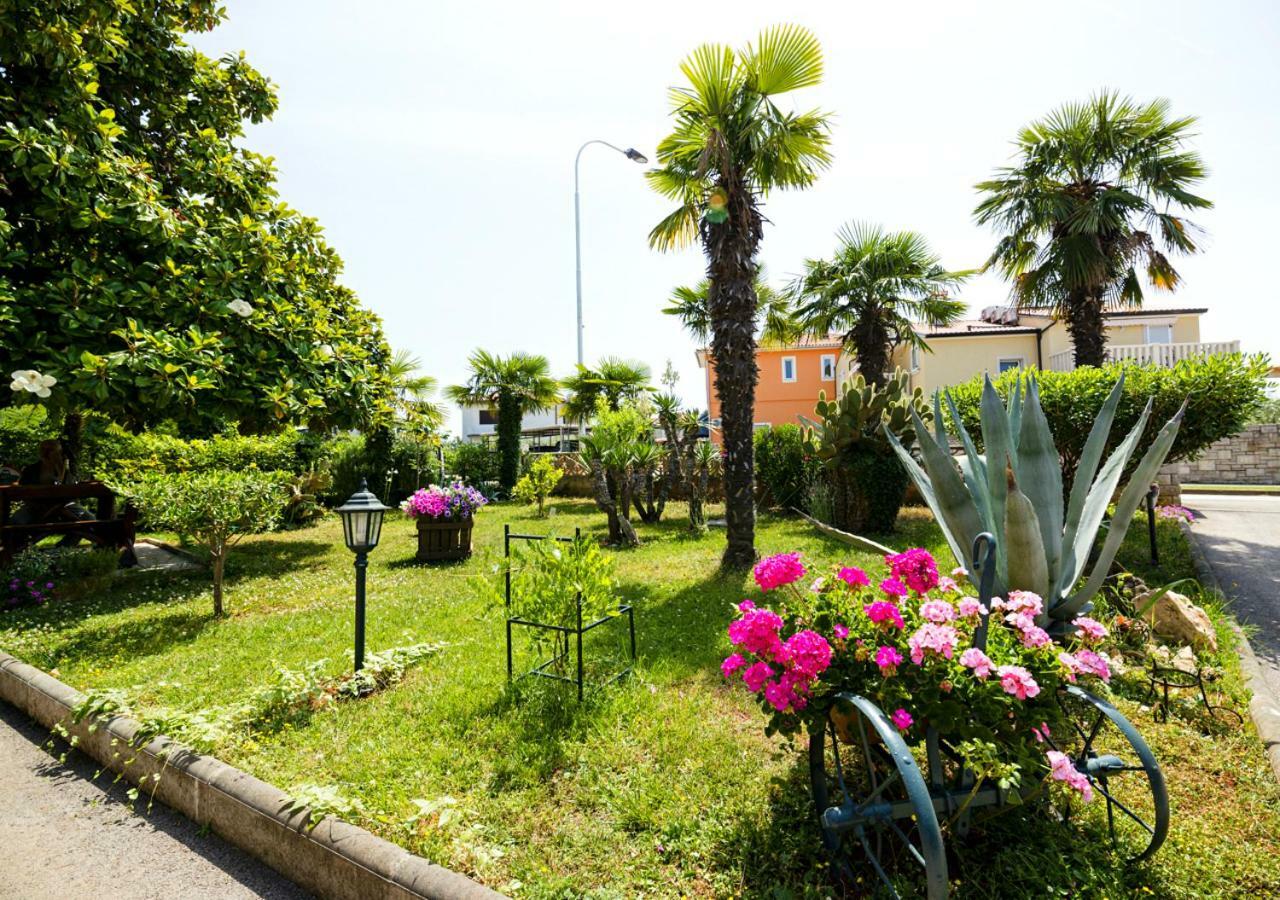 Apartment Dora Umag Luaran gambar