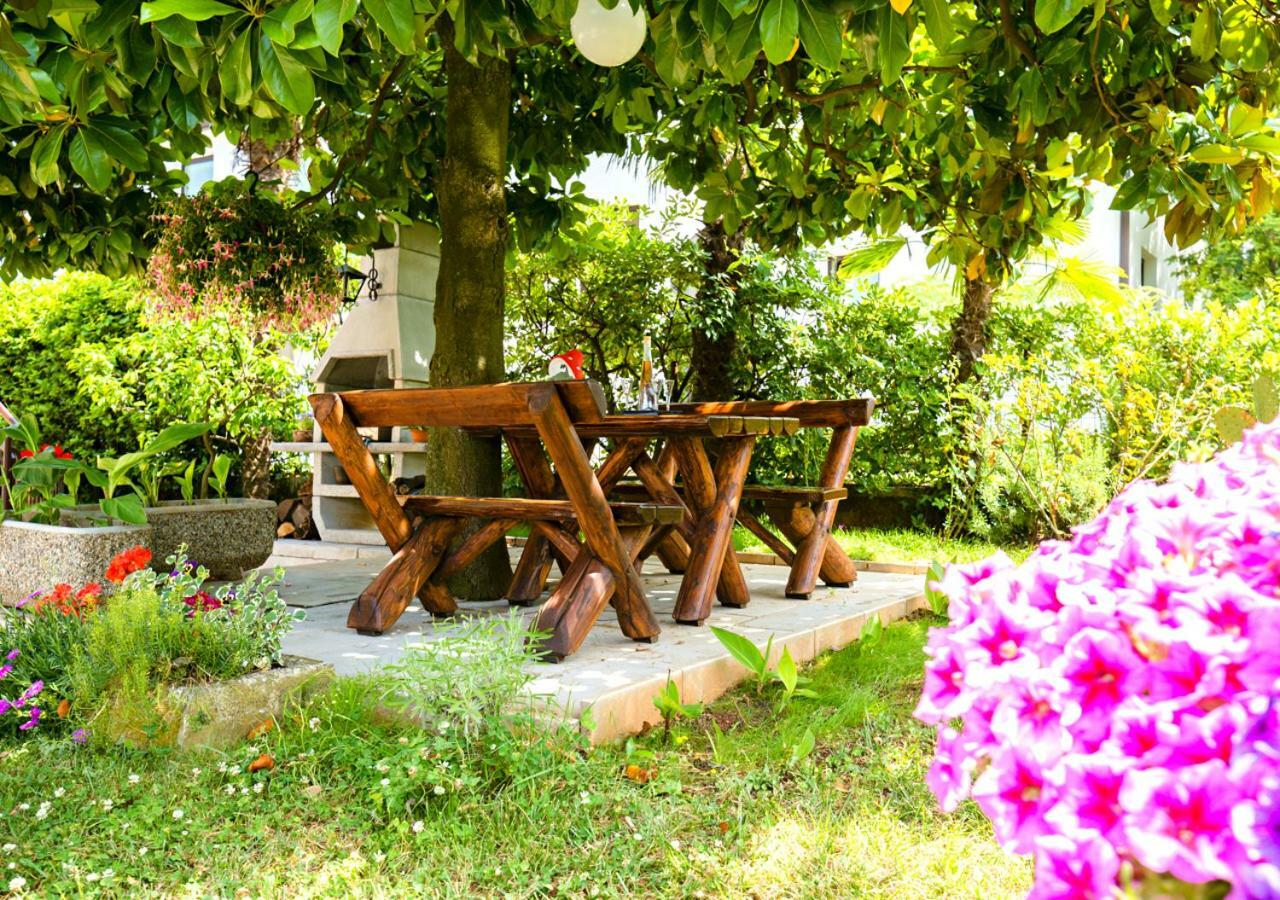 Apartment Dora Umag Luaran gambar